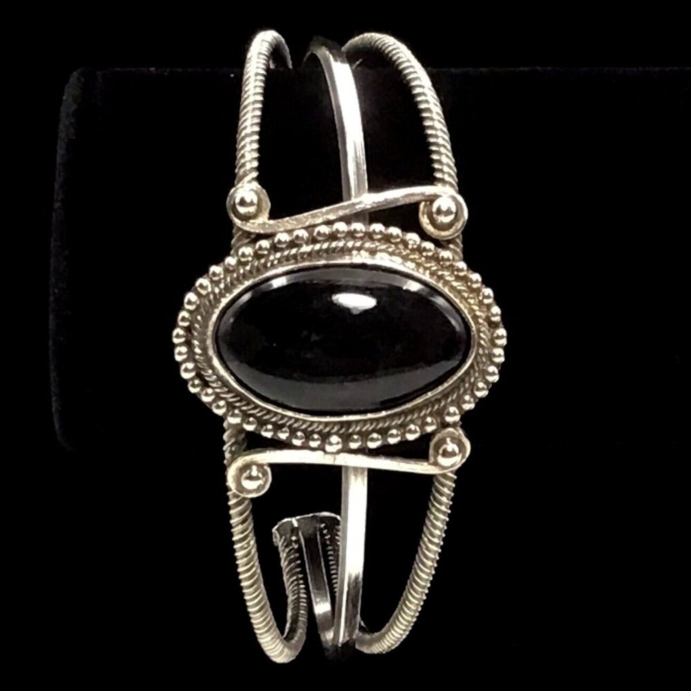 Sterling Silver Onyx Cuff Bracelet Vintage 29.7 Gms Size 6.25”